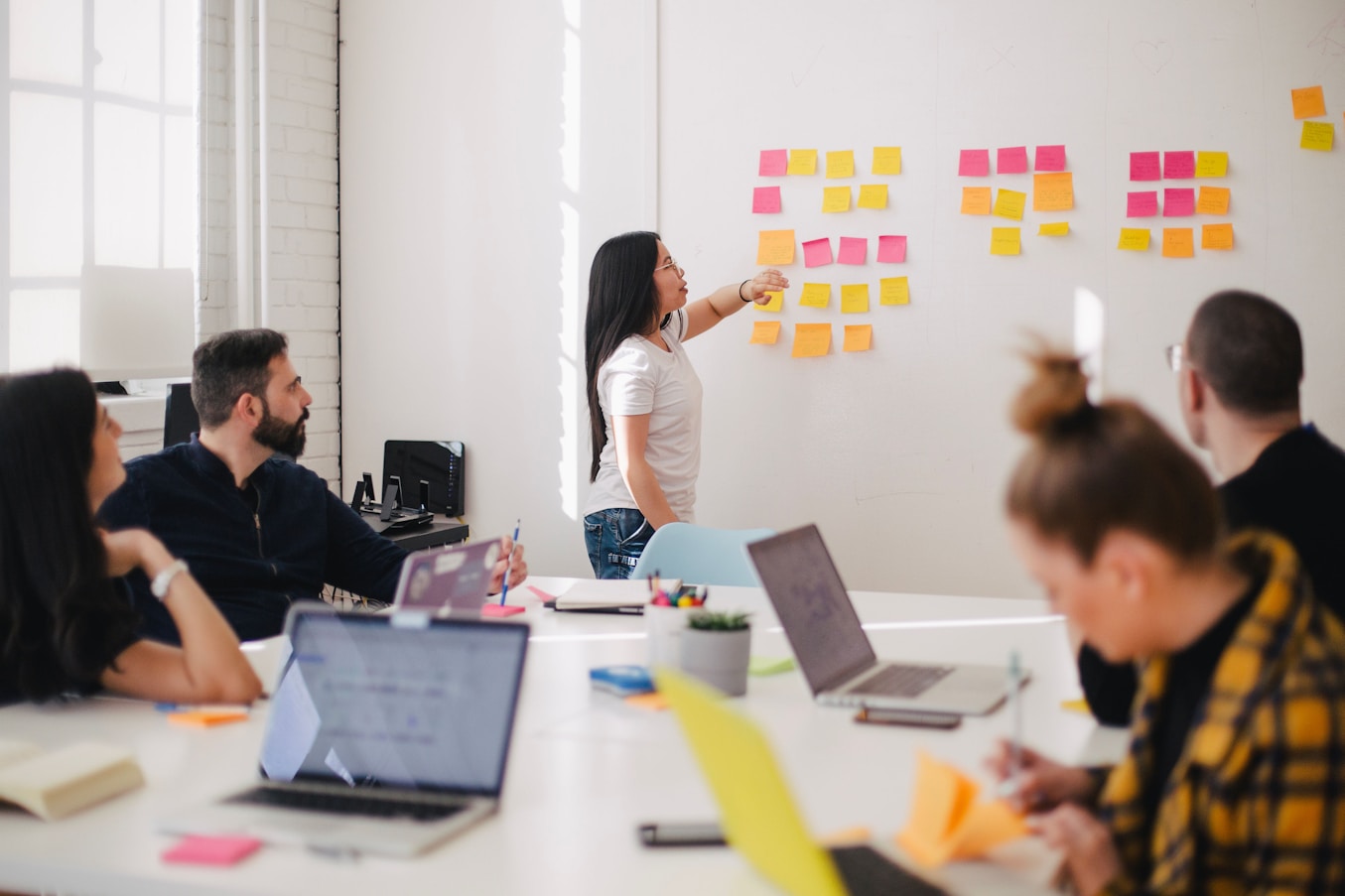HR professional in a virtual learning session